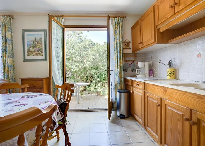 Maison De Charme A Agde Avec Jardin Et Terrasse Дом отдыха